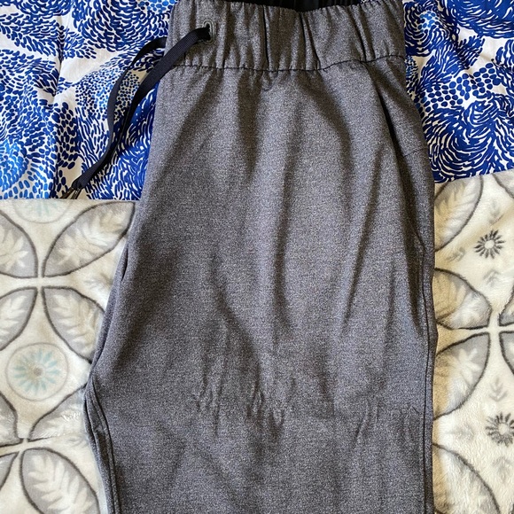 lulu lemon jogger pleated pant - Picture 2 of 4